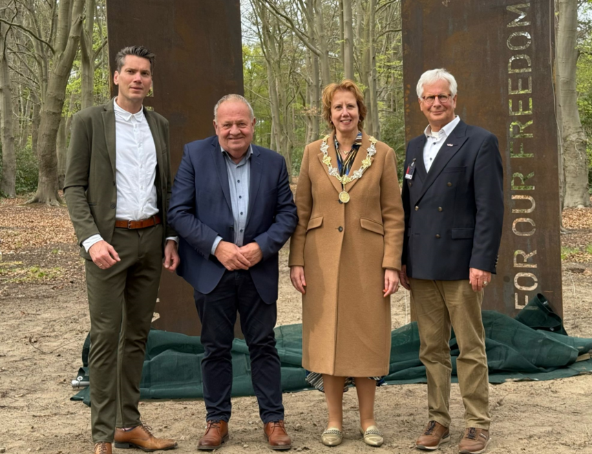 Burgemeester Mulder, wethouder Gommeren, Wethouder Van Agtmaal en de heer Janssen